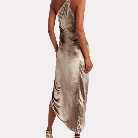 LAST CHANCE TO PURCHASE NEW MICHELLE MASON VELVET DRESS - Picture 2 of 5